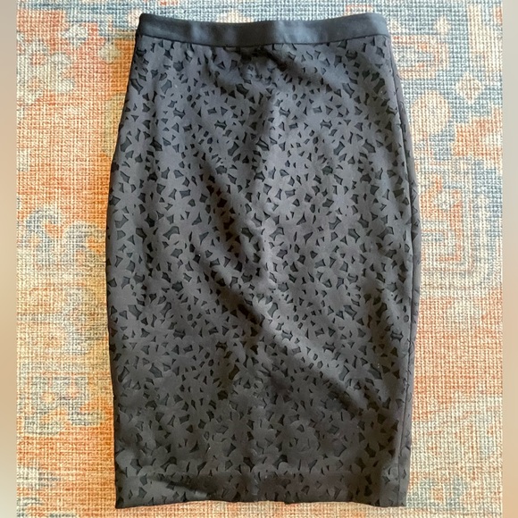 Elizabeth & James set. Laser cut out. Crop top & pencil skirt. - Picture 4 of 7